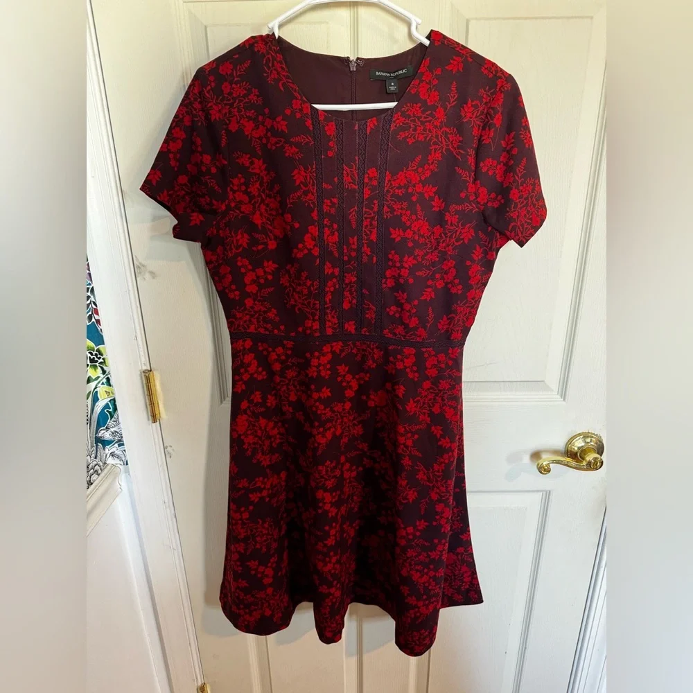 Banana Republic Vintage Style Dark Red Burgundy Floral Midi Dress NWT size 8 - Picture 2 of 5
